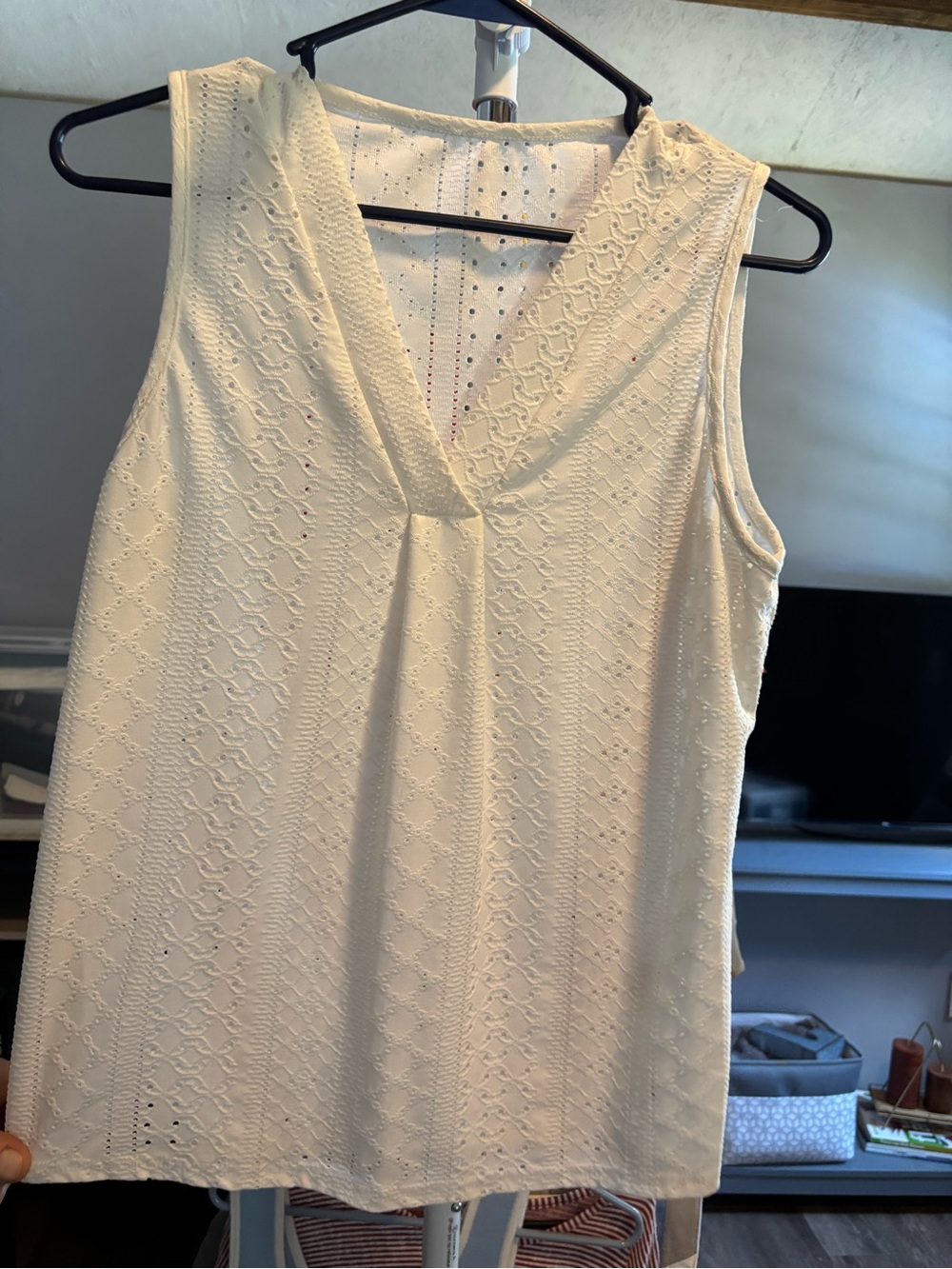 Sleeveless V-Neck Eyelet Top - white